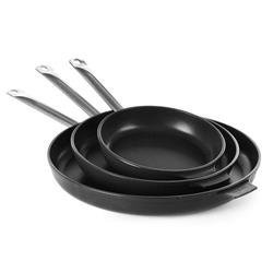 Profi Line titanium-coated cast aluminum skillet - dia. 28 cm HENDI 629208