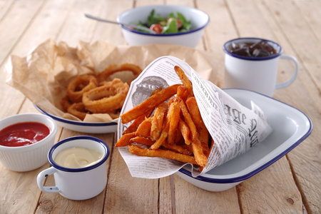 Papier pergaminowy - nadruk gazety 240x350 mm - opak. 500 szt. HENDI 678107