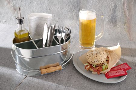 Pojemnik w kształcie wiadra na sztućce i serwetki HENDI 425978