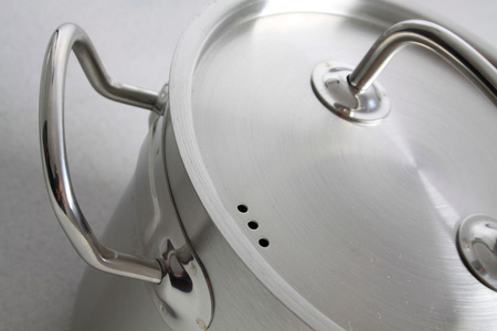 Garnek wysoki z pokrywką Kitchen Line, poj.2,8 l, fi.160x(H)140 mm HENDI 837108