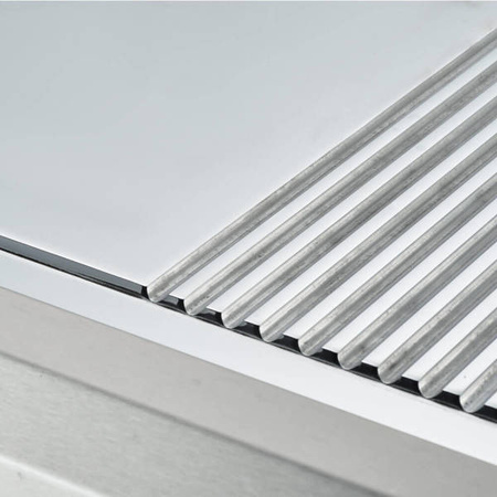 Płyta grillowa elektryczna, chromowana, gładko-ryflowana, P 8.1 kW, U 400 V STALGAST 9737300