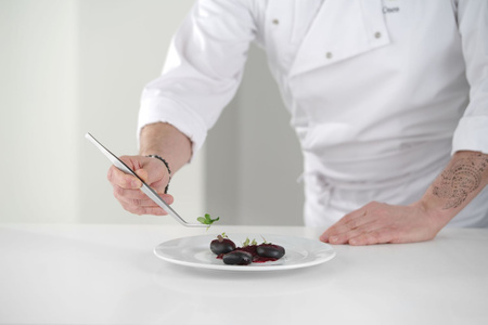 Pęseta zakrzywiona dł. 240 mm HENDI 680063